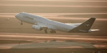 Lufthansa prezentuje nową identyfikację wizualną marki