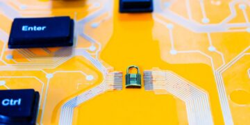 Komputera- ekspert radzi, jak być bezpiecznym w sieci nie tylko od święta