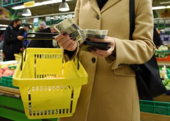 Ponad 50% Polaków zrobi zakupy świąteczne w sklepach stacjonarnych